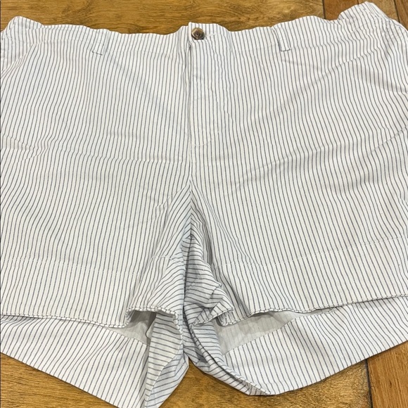 Old Navy Blue and White Striped Women's Shorts - Picture 1 of 4